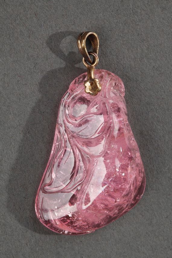 Pendant pink tourmaline sculpted in fruit shape and foliage | MasterArt